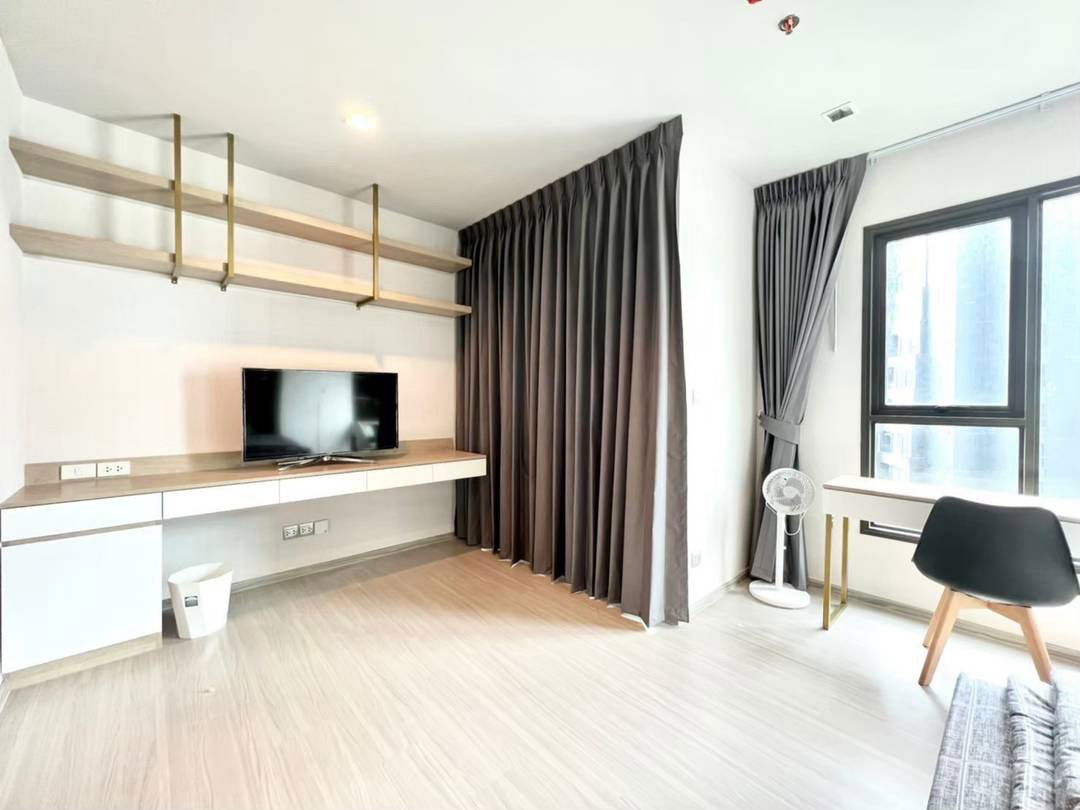 รูป ให้เช่า ห้องสตูดิโอ ขนาด 28 ตรม. คอนโด Life Asoke Rama9 ตกแต่งสวย ชั้นสูง วิวทิศเหนือ ไม่ร้อน ใกล้ MRT พระราม 9 สนใจนัดชมห้องจริง โทร.062-339-3663 - รูปที่ 4/8