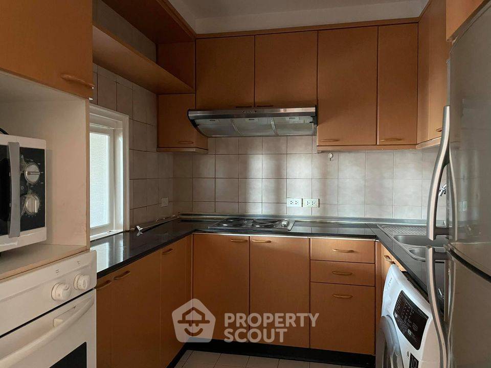 picture 2-BR Condo at Sathorn Gardens near MRT Si Lom (ID 482757) - 14/26