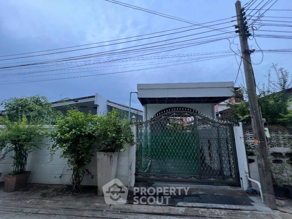 picture 2-BR House near MRT Huai Khwang (ID 1671418) - 3/3