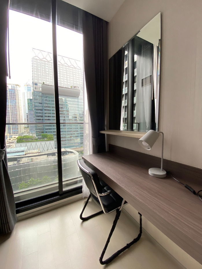 รูป ♦ Prime Location ♦ ตึก B ชั้น 10+ | 1 ห้องนอน 51.49 ตร.ม. | คอนโดมี Skywalk เชื่อมเข้า BTS เพลินจิต, Central Embassy - รูปที่ 9/12