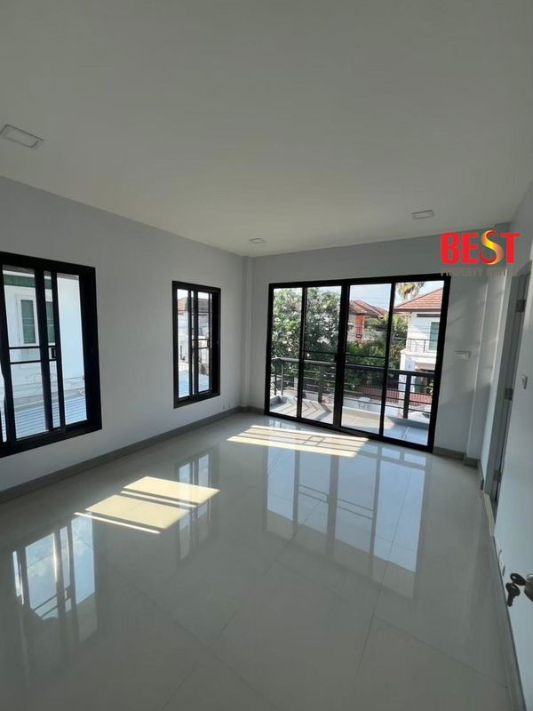 picture Fully Renovated - House for Sale, The Tara Ramintra (Phraya Suren 35) – Ready to Move In - 9/15