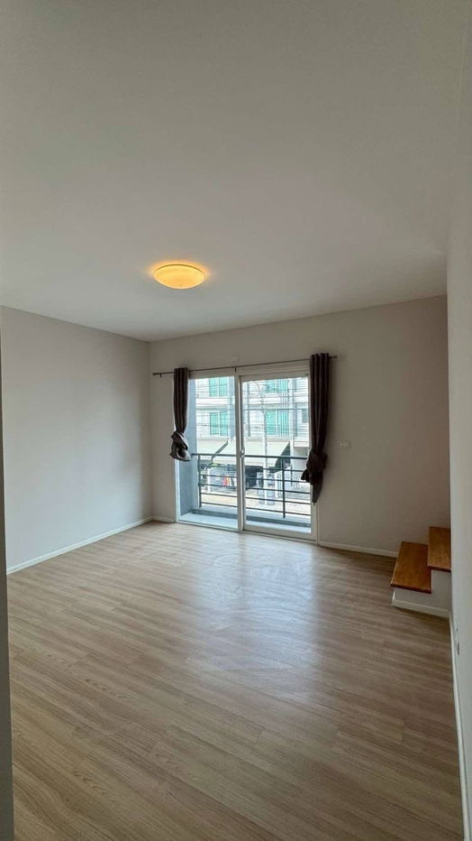 picture P0121 3 - Storey Townhome Fully Renovated in Chalermprakiat Rama 9 - 4/8
