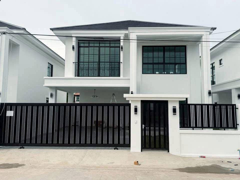 picture 2-storey detached house for sale near Sukhumvit Road, Pattaya, opposite the Pattaya Prosecutor's Court. - 1/13