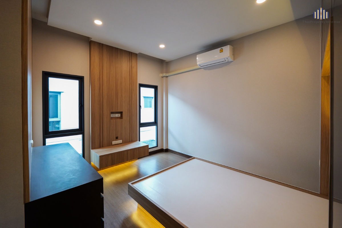 picture Luxury Detached House for Sale in The City Sukhumvit–Onnut (Urbanite Model) Brand new! Never occupied. Land size: 72.1 sq.wah  - 6/17