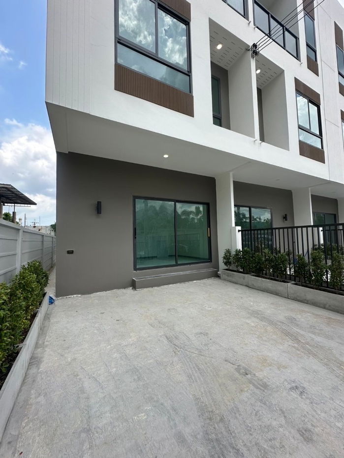 picture WS1649🏡 Urgent for rent! 3-storey townhouse, ready to move in, behind Muang Thong Thani | Near BTS, only 40,000 baht/month - 3/13