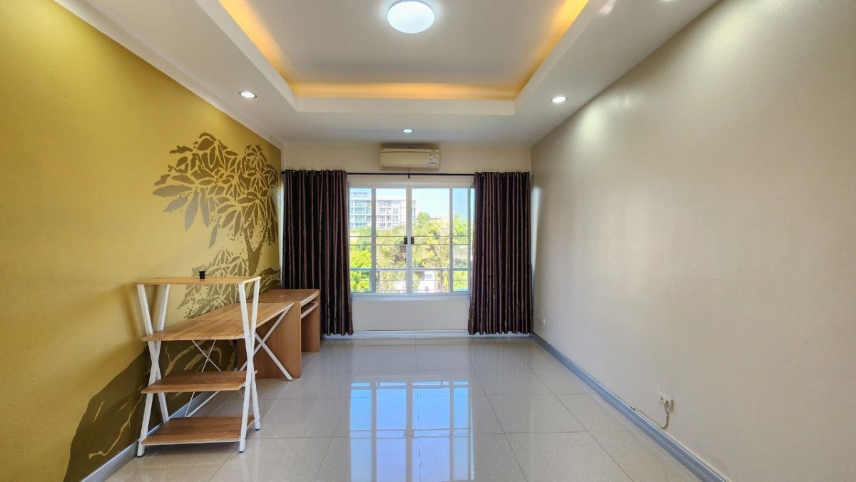 picture Four-bedroom detached house for rent in Soi Sukhumvit 49, near BTS Prompong Station - 18/21