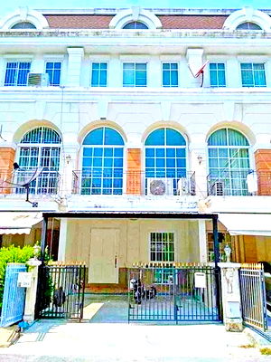 Townhouses for rent : Rajamangala National Stadium1km. Huamark19-23 krungthepkreetha MRT SriKreetha 1.2km.