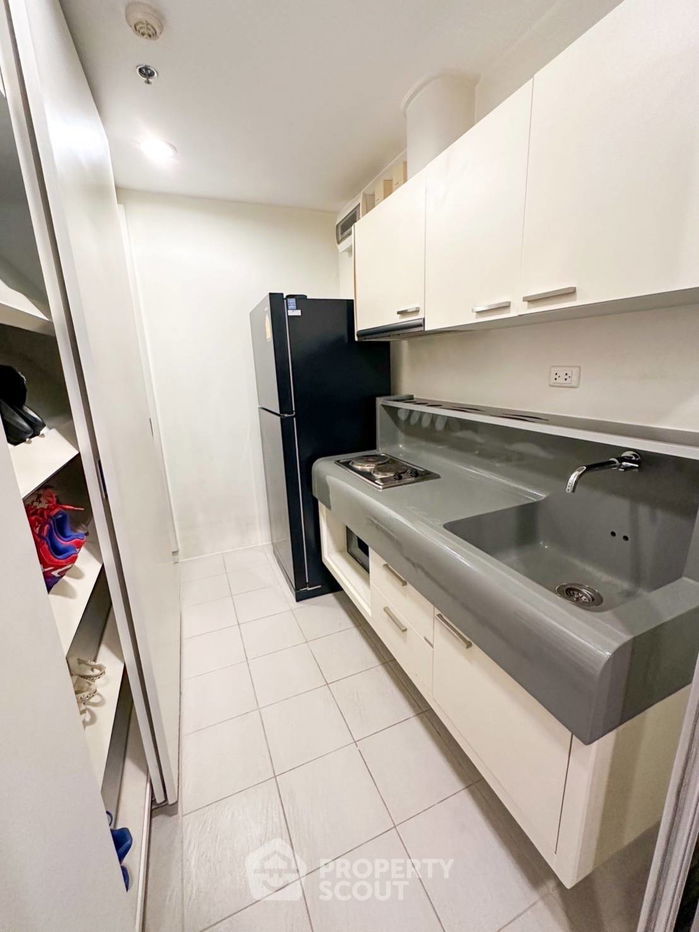 picture 2-BR Condo at Q House Sathorn near BTS Krung Thon Buri (ID 1916396) - 6/11