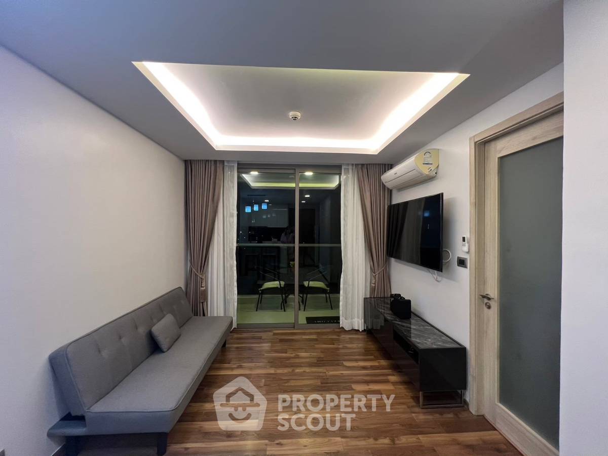 picture 1-BR Condo at The Peak Towers close to Phratamnak (ID 2218153) - 1/12