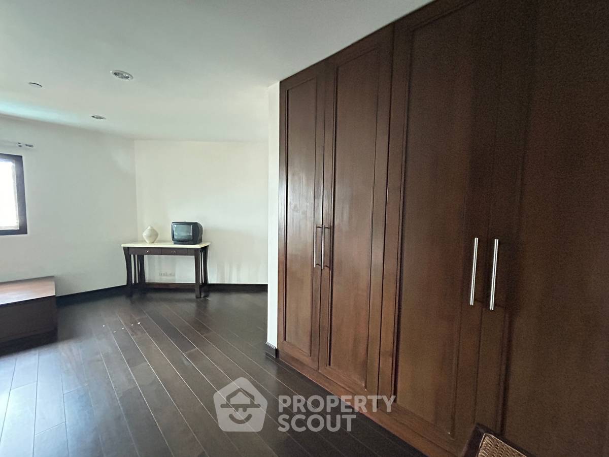 picture 2-BR Condo at Sathorn Gardens near MRT Si Lom (ID 2218532) - 7/11