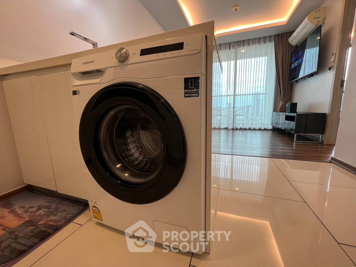 picture 1-BR Condo at The Peak Towers close to Phratamnak (ID 2218153) - 9/12