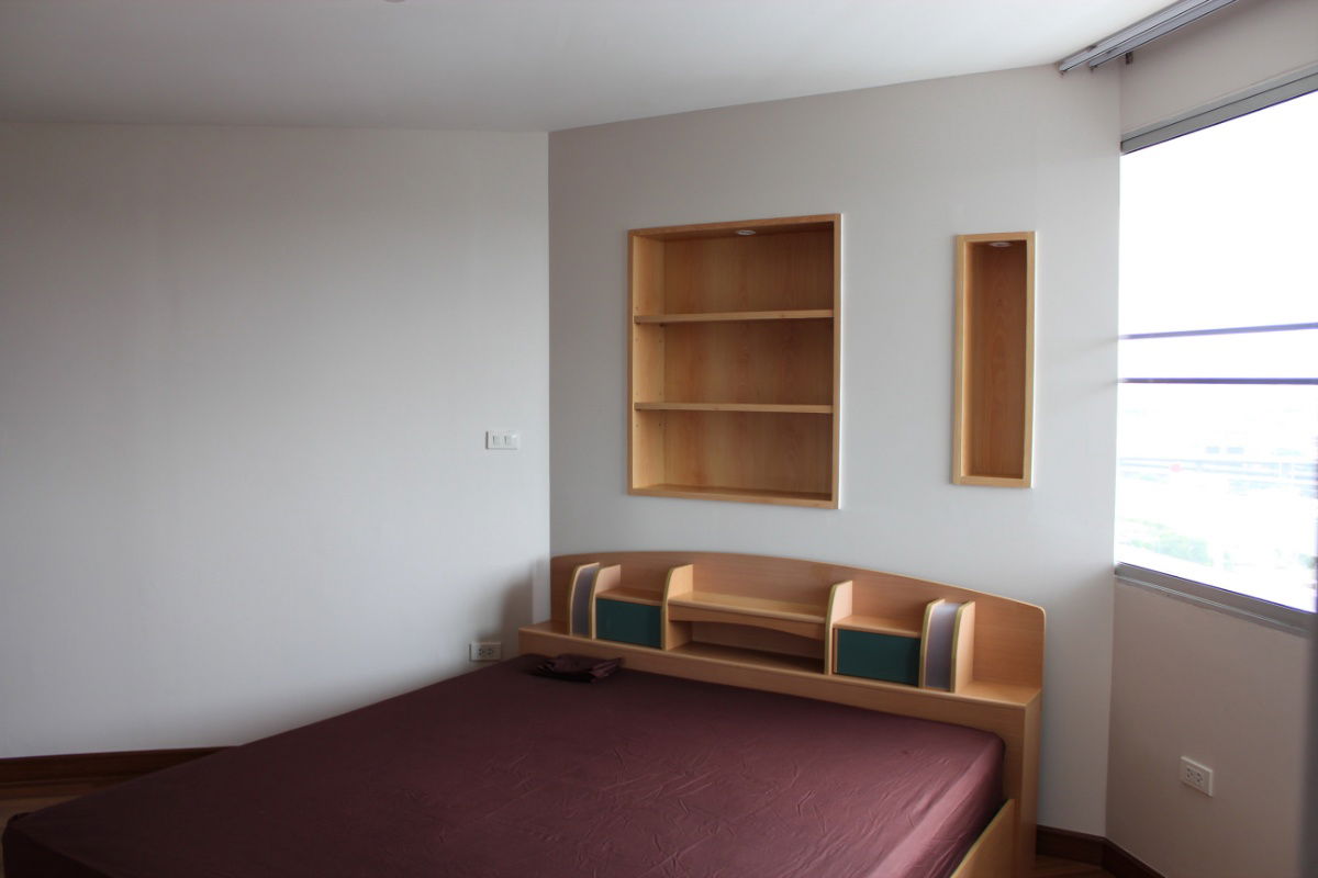 picture Two-bedroom unit for sale in NS Tower Condominium, just behind Central Bangna Department Store - 4/8