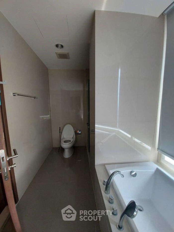 picture 3-BR Condo at Menam Residences in Wat Phraya Krai (ID 2223259) - 16/17
