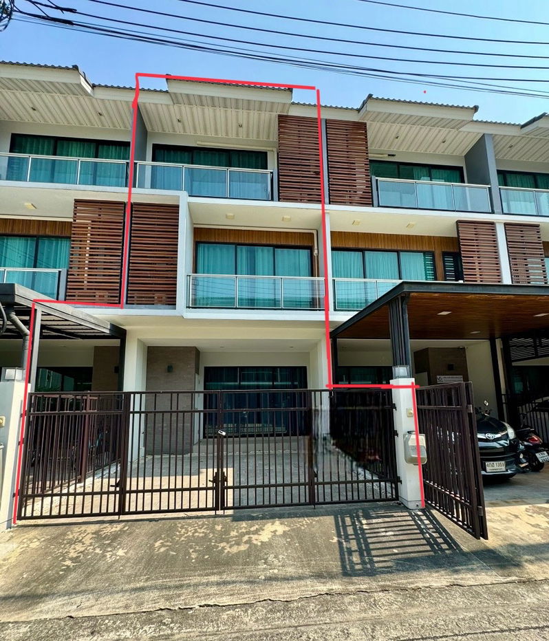 picture 🌟 FOR SALE: 3-Storey Townhome at Supalai Essence Ladprao | Prime Location near MRT Ladprao 101 🏡 Modern-style townhome with a functional layout - 1/18
