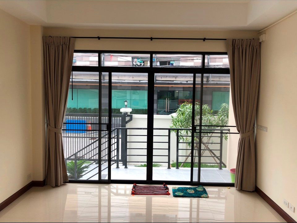 picture Three-story, 3-bedroom detached house for sale in Soi Sukhumvit 64/1, near near BTS Punnawithi Station - 16/17
