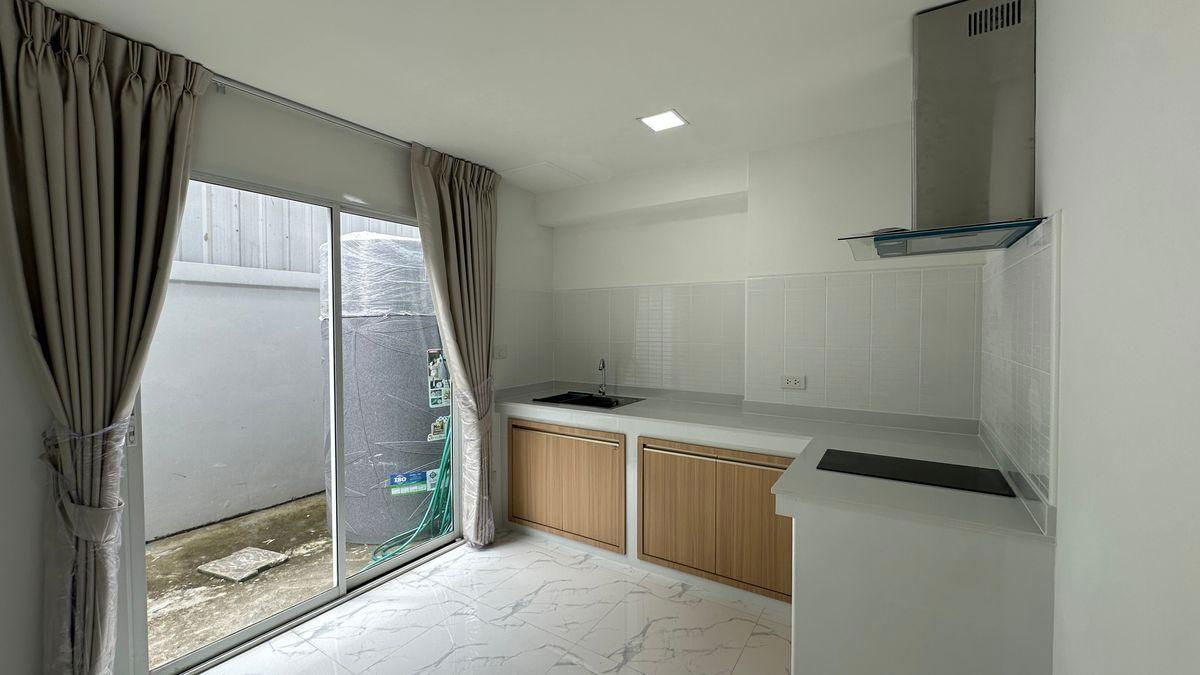 picture Townhouse for rent 📍 On Nut 46 – Srinakarin 36 | Near MRT Srinakarin 38 only 1.2 km. - 3/16