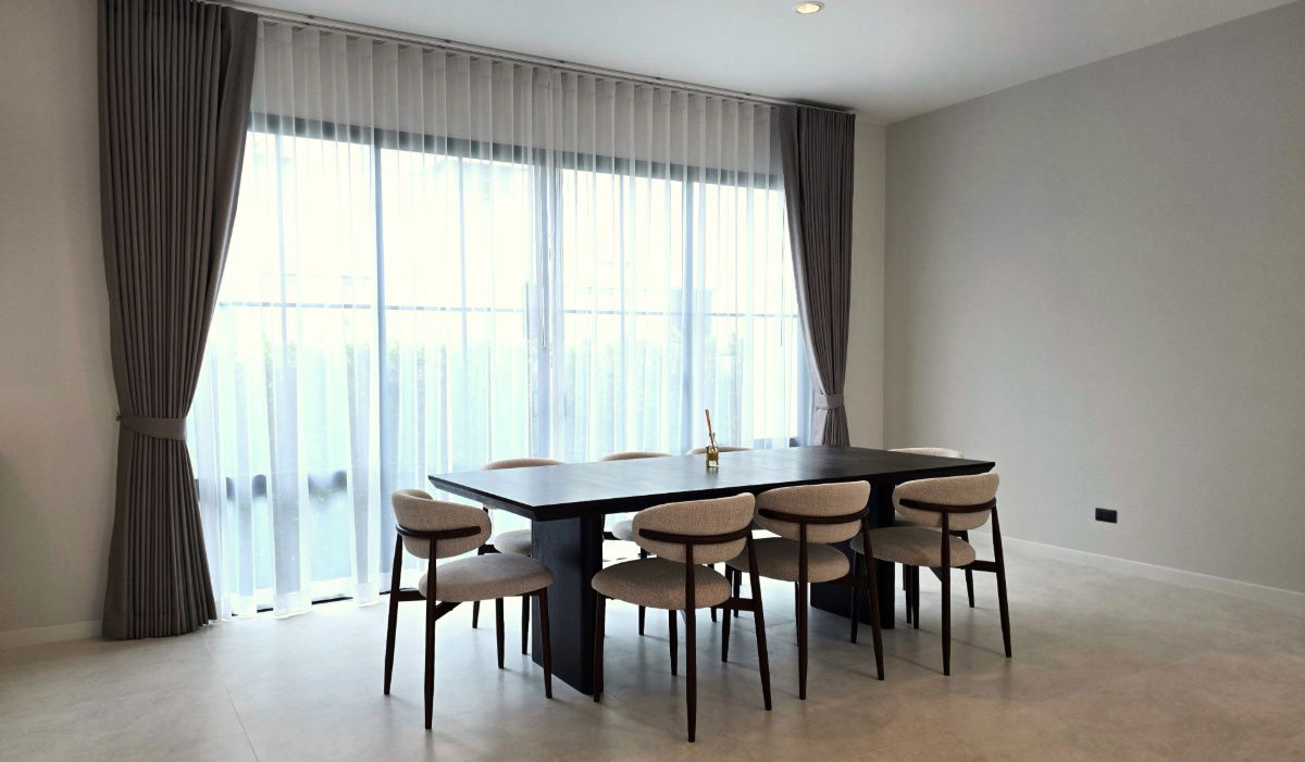 picture Luxury English-Style Home near Mega Bangna, Fully Furnished and Move-In Ready | Setthasiri Bangna KM.10 - 3/13