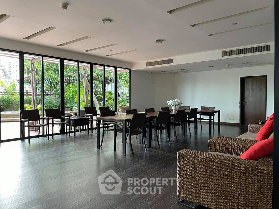 picture 2-BR Condo at Sathorn Gardens near MRT Si Lom (ID 482757) - 17/26