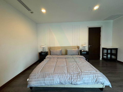 🚩 For rent, The Crest Ruamrudee, 3 bedrooms, 7th floor, near Central Chidlom Department Store.
