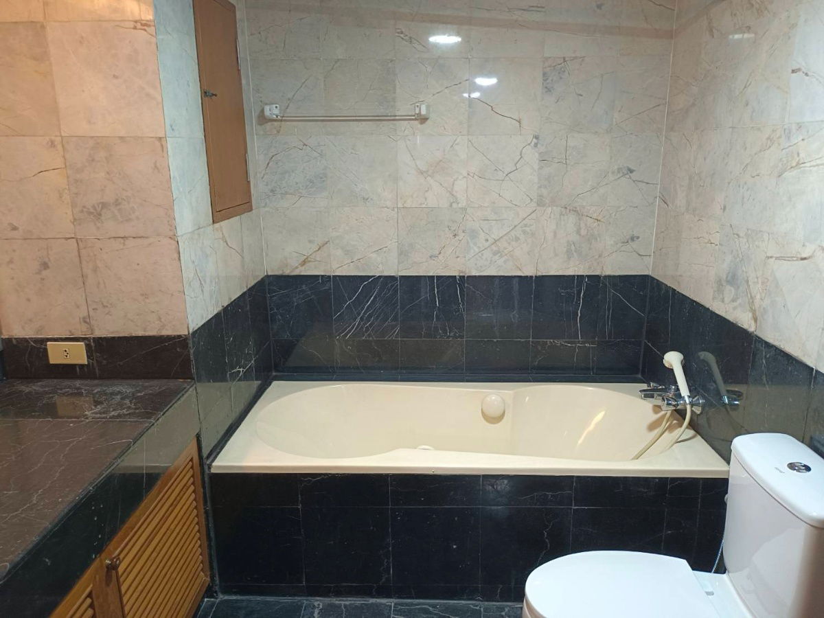 picture Three-bedroom Condominium unit for Rent in Thana city Condominium, Near Vero International School, 10 minute drive to Suvanaphum Airport - 6/15