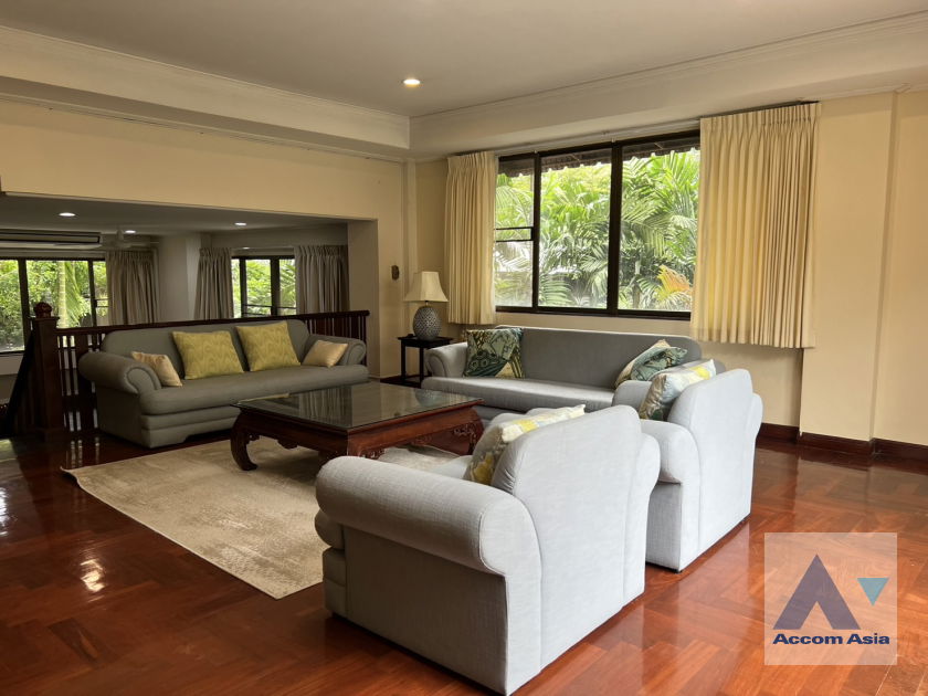 picture 🔼🔽 AccomA 📩 Classic Townhouse with greenery views and warm wooden tones (AA32315) - 4/20