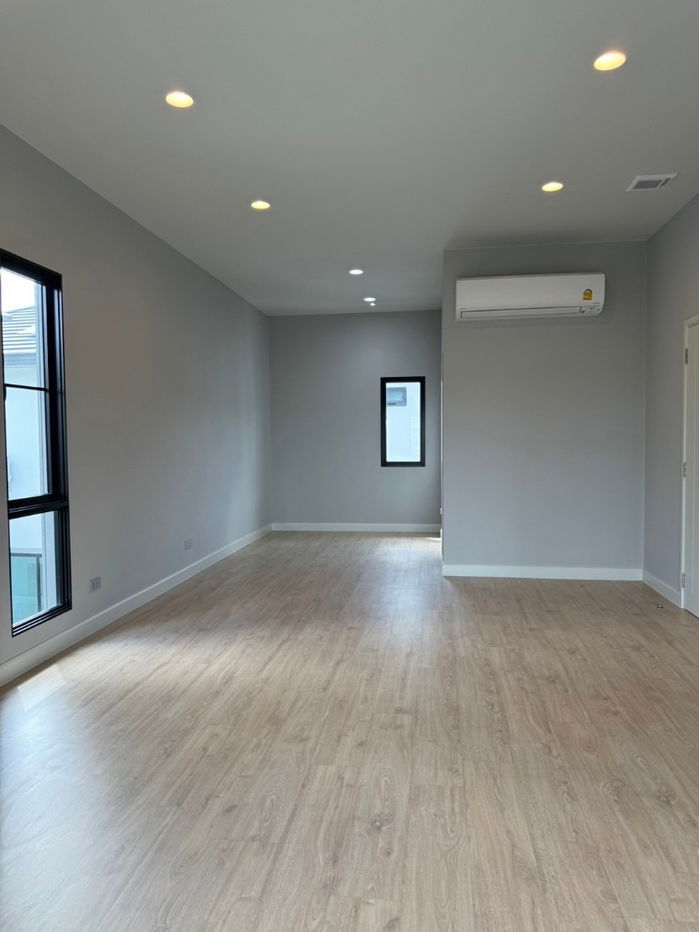picture "Setthasiri Krungthep–Pathumthani 2 – Where elegant design and smart functionality meet truly accessible living." - 15/23