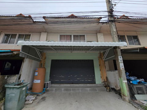 2-story commercial building for sale, prime location on main road (Pruksa 34, Pracha Uthit 90). Ideal for business.