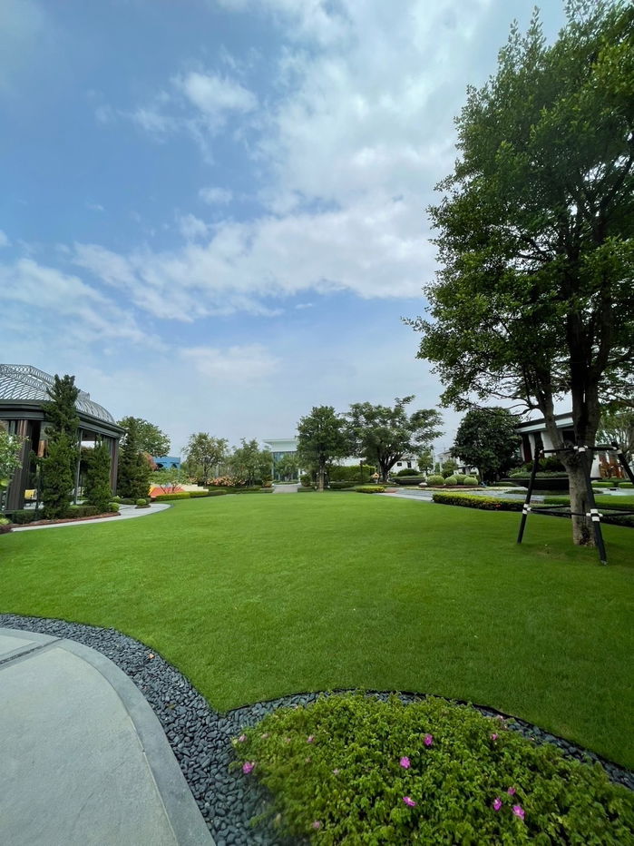 picture Large luxury single house , located at the best spot in the project with golf course views and parking for 6 cars, Setthasiri Krungthep-Pathumthani 2 - 4/26