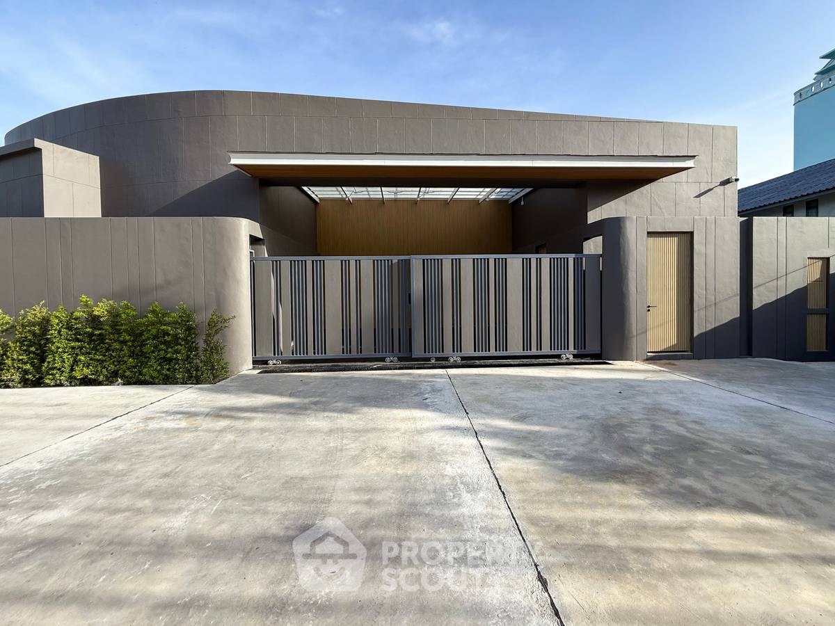 picture 4-BR Villa in Wichit (ID 2213906) - 1/4