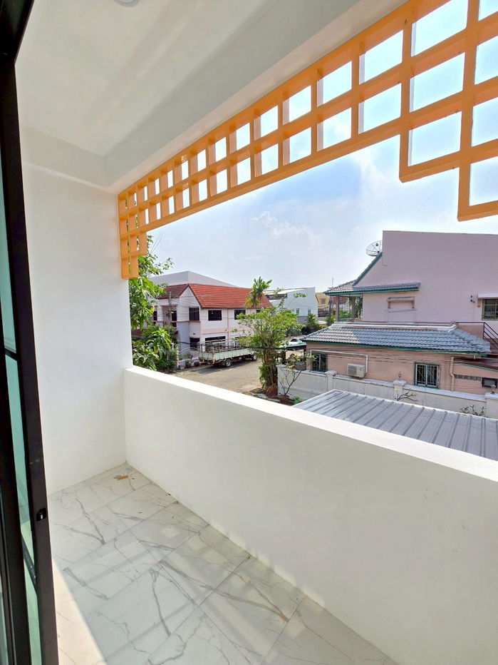 รูป #หมู่บ้านชมฟ้าวรางกูล (บ้านหลังริมติดสนามเด็กเล่น) - รูปที่ 2/17