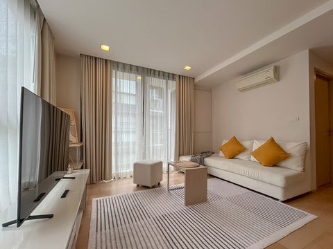 📍 Lift at 49 [Liv @ 49] all new renovation. Ready to move-in only 10 million. Near BTS Thonglor. Walk 5 minutes.