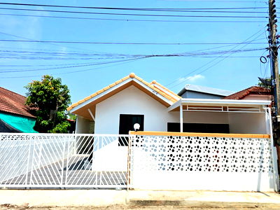 บ้านแฝด ม.ราชมงคลธัญบุรี : หมู่บ้านธราดลบุรี ซ.2 (บ้านแฝด)