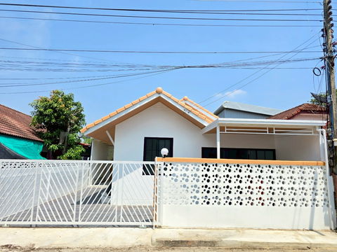 หมู่บ้านธราดลบุรี ซ.2 (บ้านแฝด)