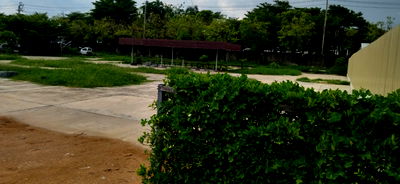 Land for rent Thap Chang : Land for rent in Krungthep Kritha Soi 32, 250 meters from Motoway No. 7 frontage