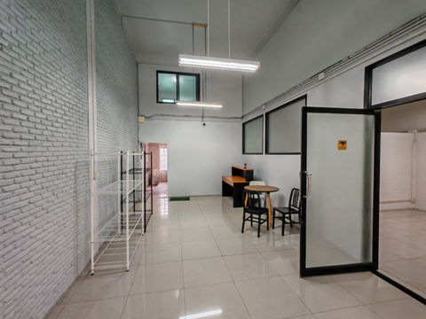 Rent a Commercial Building, Soi Phahonyothin 37/1