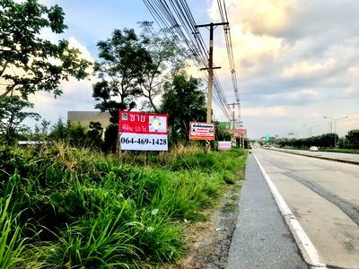 Land for sale Sung Noen Nakhon Ratchasima : Land for sale, Mittraphap Road, 10 rai, Suitable for warehouse, refrigerated storages, no flooding.