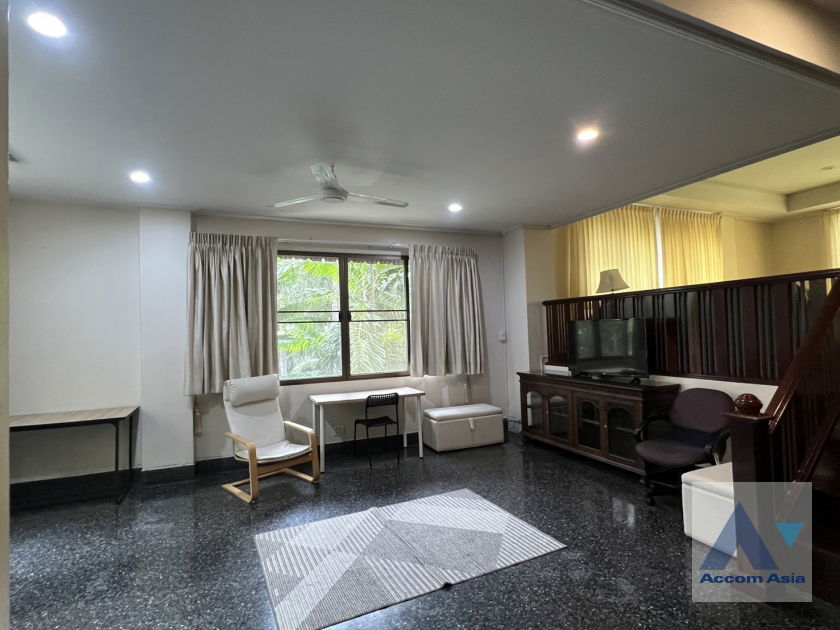 picture 🔼🔽 AccomA 📩 Classic Townhouse with greenery views and warm wooden tones (AA32315) - 5/20