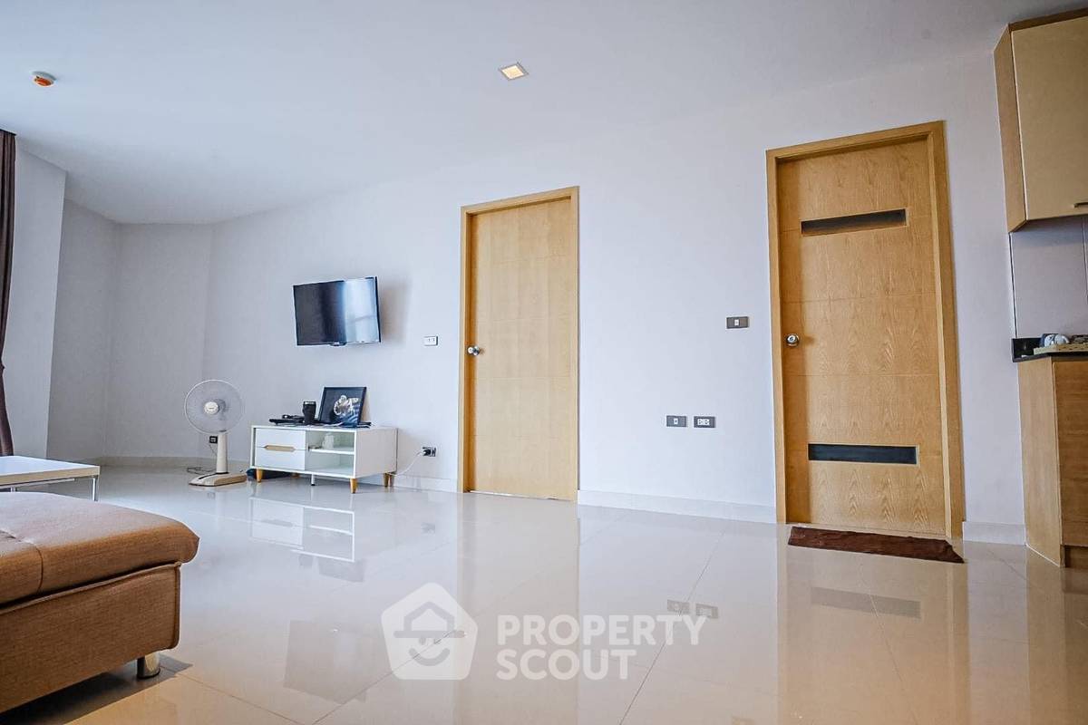 picture 1-BR Condo at Beachfront Jomtien Residence Condominium close to Pattaya (ID 1723838) - 3/10