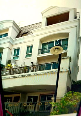 Townhouses for rent Charoen Krung Road : For Rent Pattra Villa 4 Unit 63/41 (available 15/9/68)