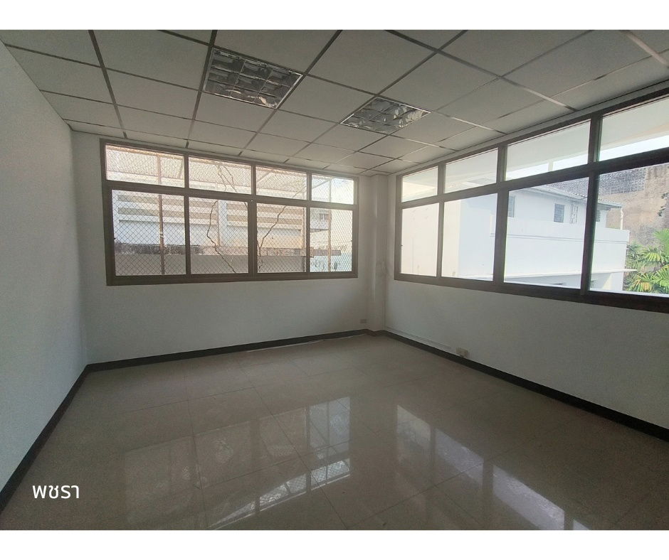 picture Office Space for Rent in the Heart of Bangkok ⭐ Size: 115 sqm | Located on Lan Luang Road | Parking Available - 6/9