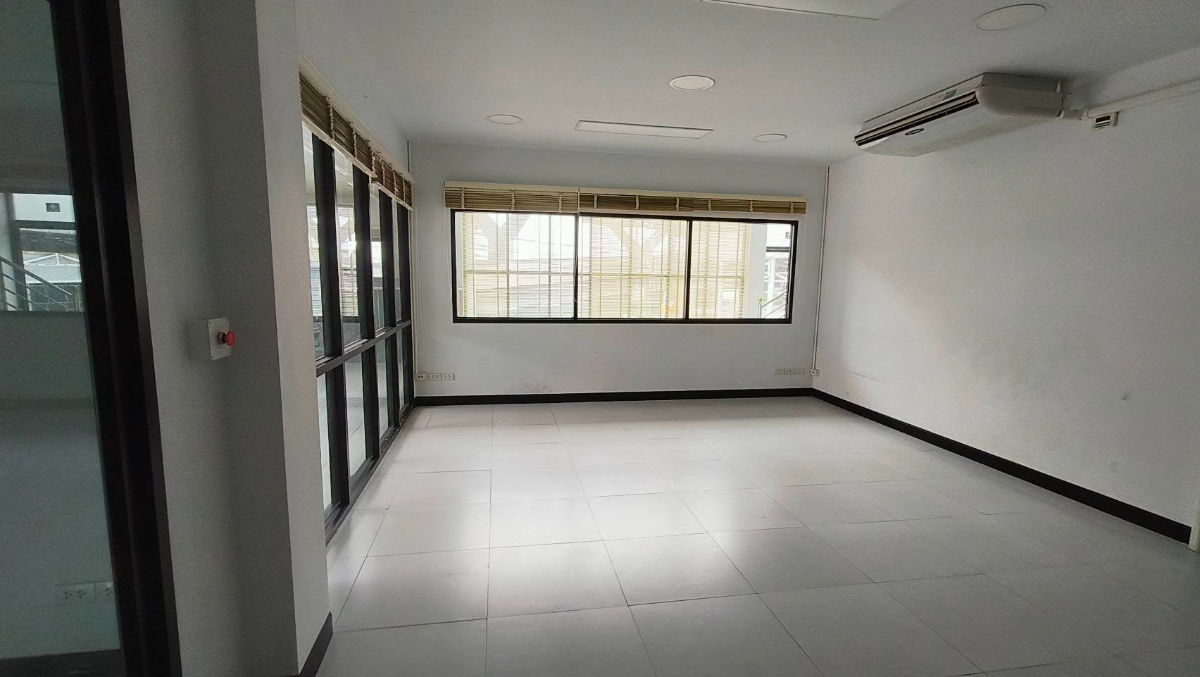 picture  For Rent: 3-Storey Showroom + Office with Stock Yard, on Vibhavadi Rangsit Road (Total Area: 1,270 sq.m.) Line: @nathong97 - 11/14