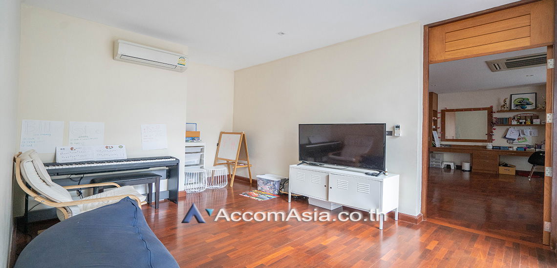 picture 🔼🔽 AccomA 📩  Minimalist Box-Shape Home with Natural Light and Utility Room (AA13422) - 4/20