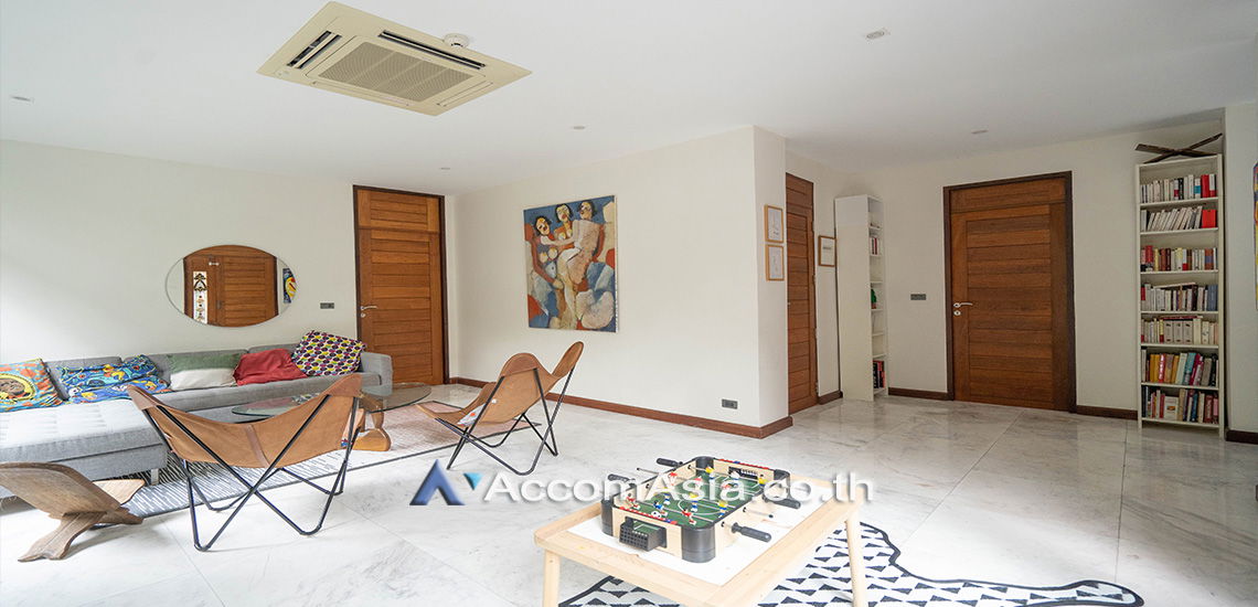 picture 🔼🔽 AccomA 📩  Minimalist Box-Shape Home with Natural Light and Utility Room (AA13422) - 3/20