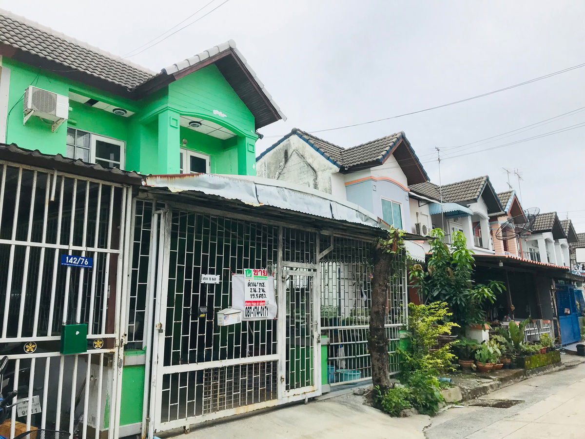 รูป ด่วน! ขายทาวน์เฮ้าส์ 2 ชั้น หมู่บ้านพูนสุข บางนา–สุวรรณภูมิ ราคา 1.15 ล้าน 19.5 ตรว - รูปที่ 4/23