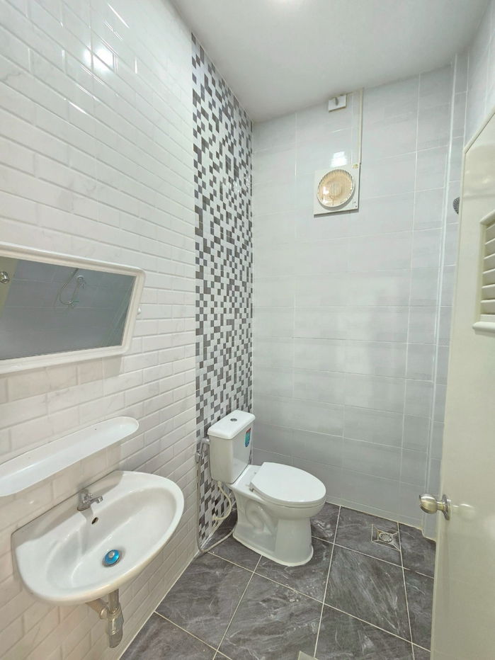 รูป #หมู่บ้านชมฟ้าวรางกูล (บ้านหลังริมติดสนามเด็กเล่น) - รูปที่ 9/17