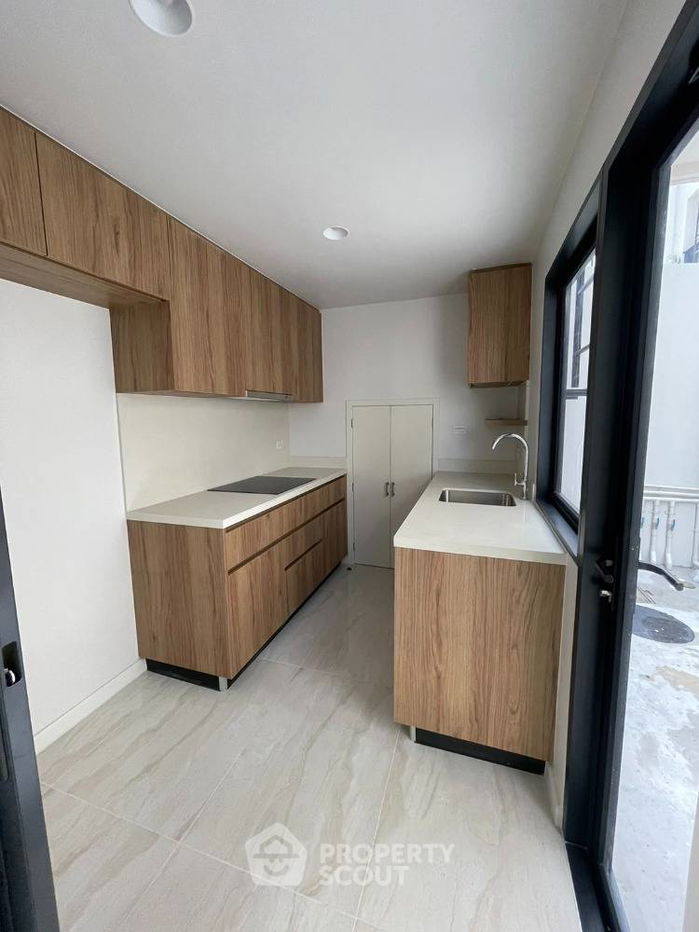 รูป บ้าน 3-ห้องนอน ที่ เดมี สาธุประดิษฐ์ 49 ใน บางโพงพาง (ID 1628214) - รูปที่ 2/10