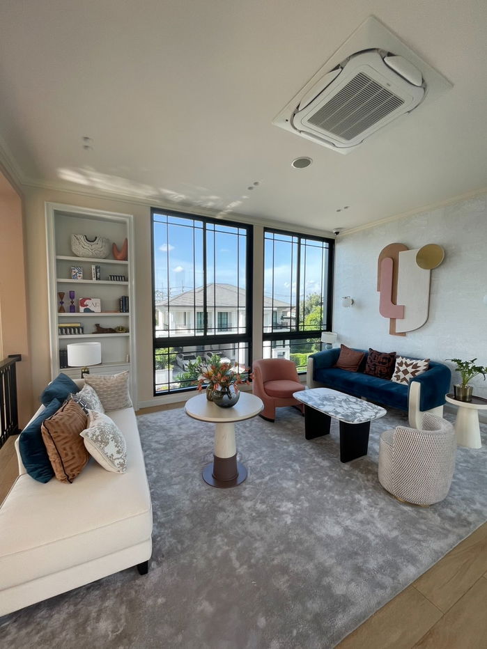 picture Large luxury single house , located at the best spot in the project with golf course views and parking for 6 cars, Setthasiri Krungthep-Pathumthani 2 - 7/26
