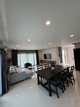 For Rent at Centro Vibhavad         .