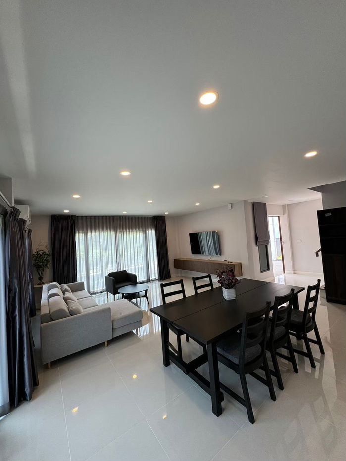 picture For Rent at Centro Vibhavad         . - 1/10