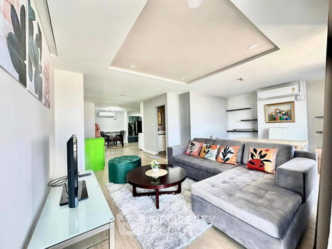 2-BR Condo at Supalai Place Sukhumvit 39 near BTS Phrom Phong (ID 995158)